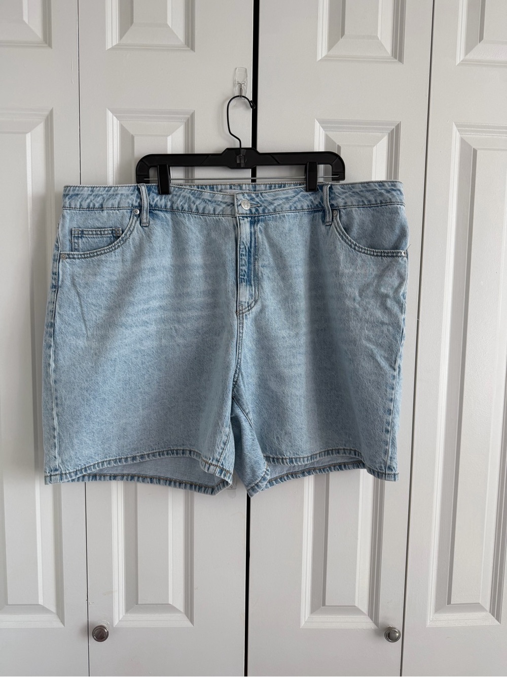 Ava & Viv Light Wash Denim Jean Shorts